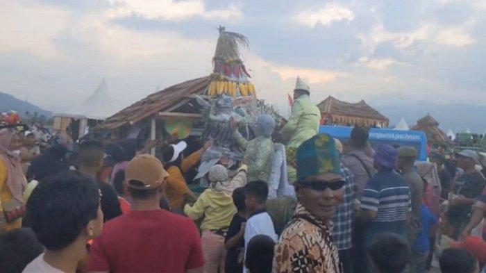 Dinas Ketapang Konawe Utara - Berebut Buah